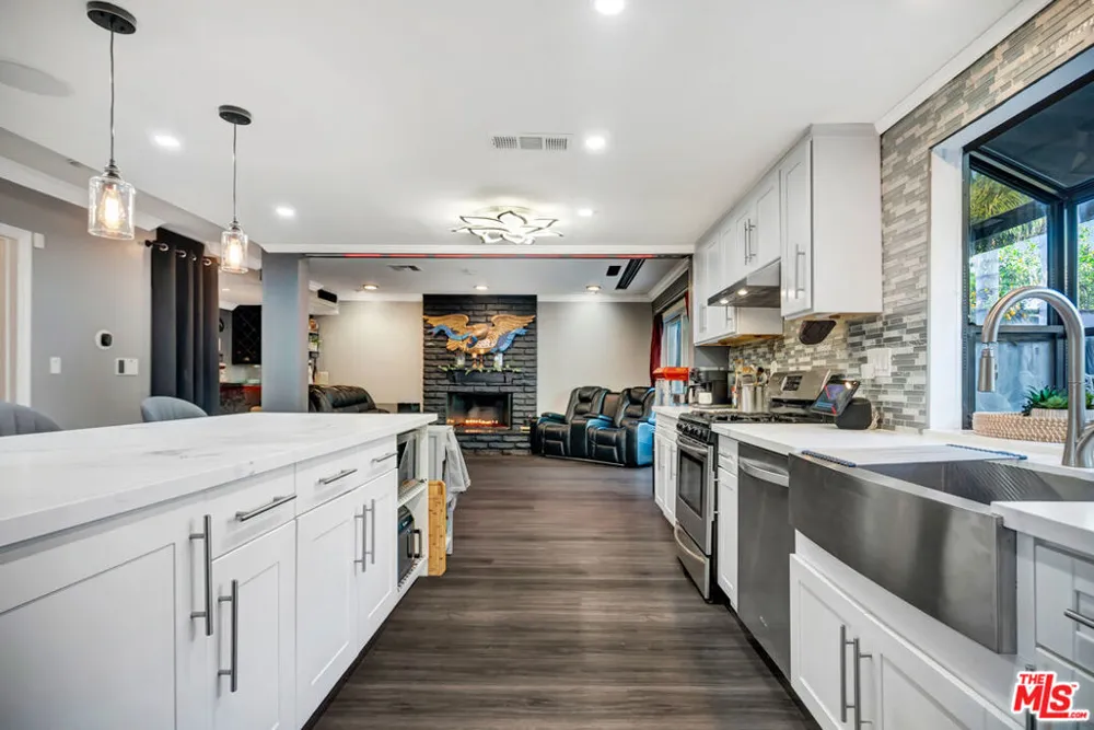 20241 Baltar Street Winnetka, CA 91306