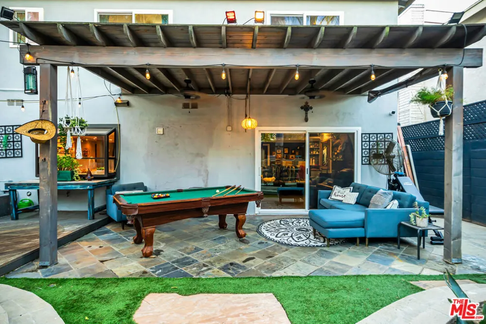 20241 Baltar Street Winnetka, CA 91306