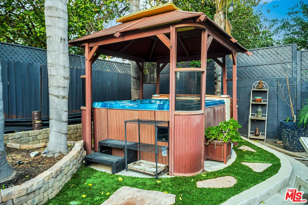 20241 Baltar Street Winnetka, CA 91306
