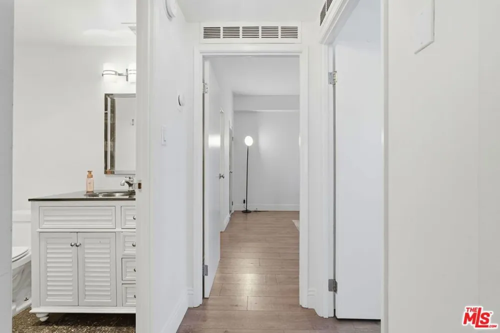 10787 Wilshire Boulevard #402 Los Angeles, CA 90024