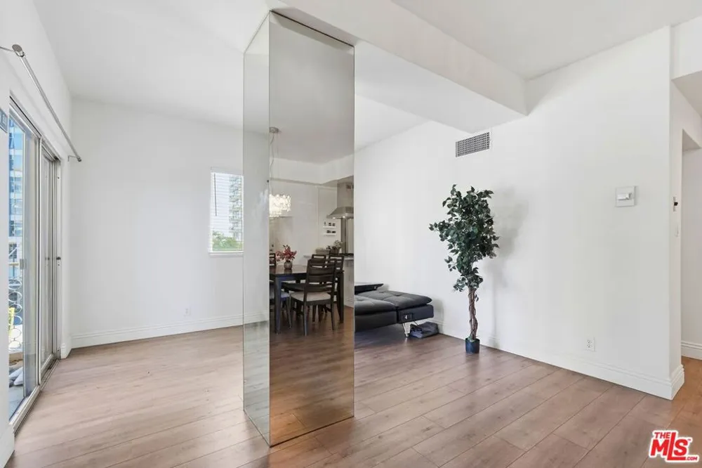 10787 Wilshire Boulevard #402 Los Angeles, CA 90024