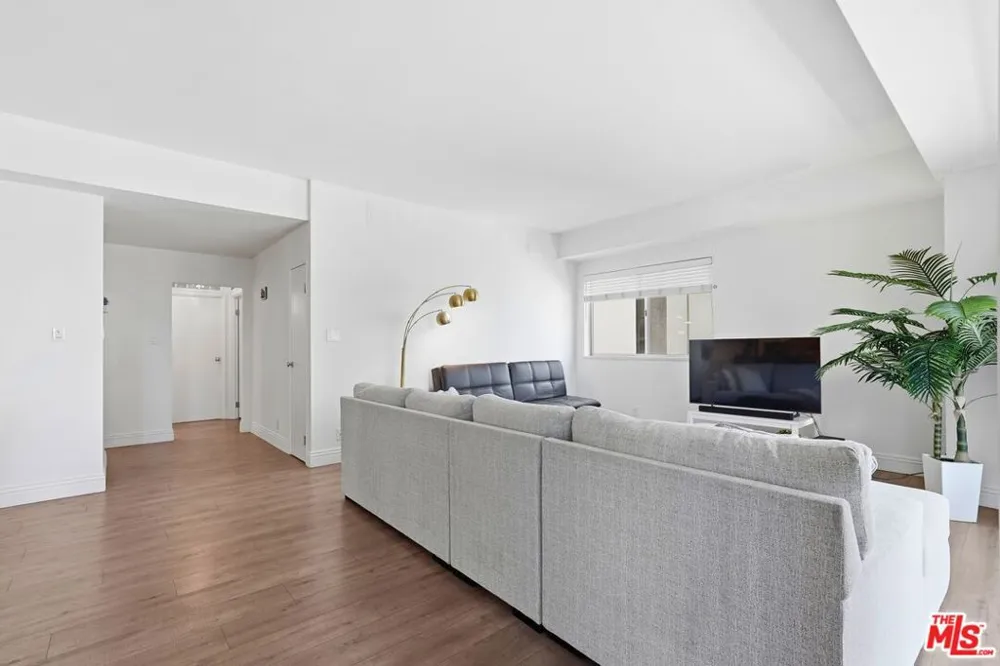 10787 Wilshire Boulevard #402 Los Angeles, CA 90024