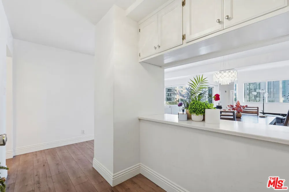 10787 Wilshire Boulevard #402 Los Angeles, CA 90024