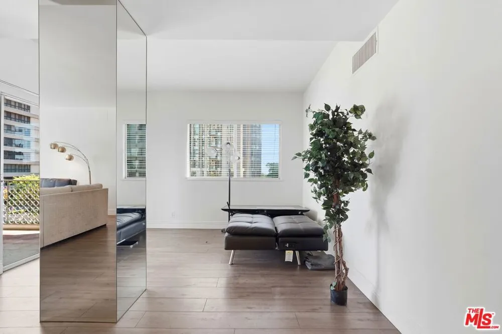 10787 Wilshire Boulevard #402 Los Angeles, CA 90024