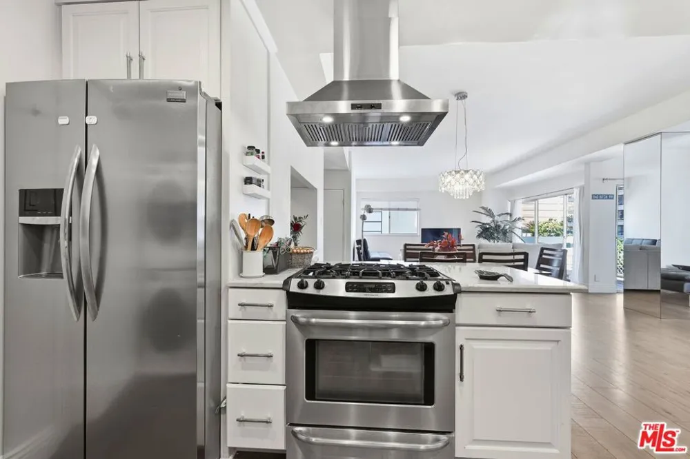 10787 Wilshire Boulevard #402 Los Angeles, CA 90024