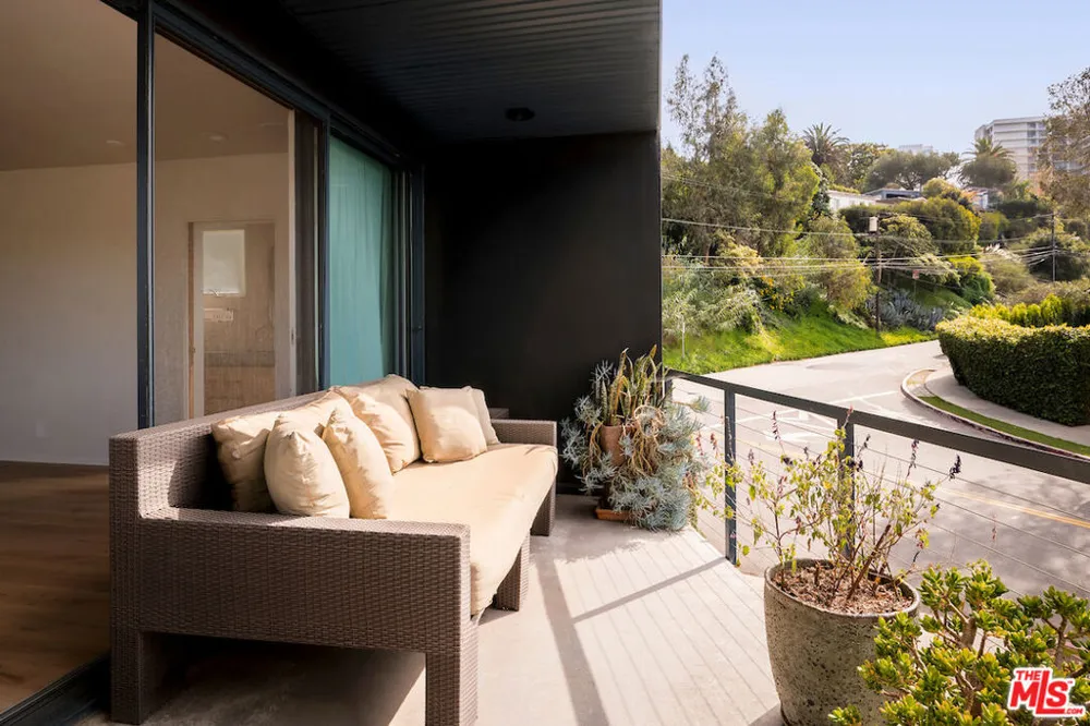 295 Mabery Road Santa Monica, CA 90402