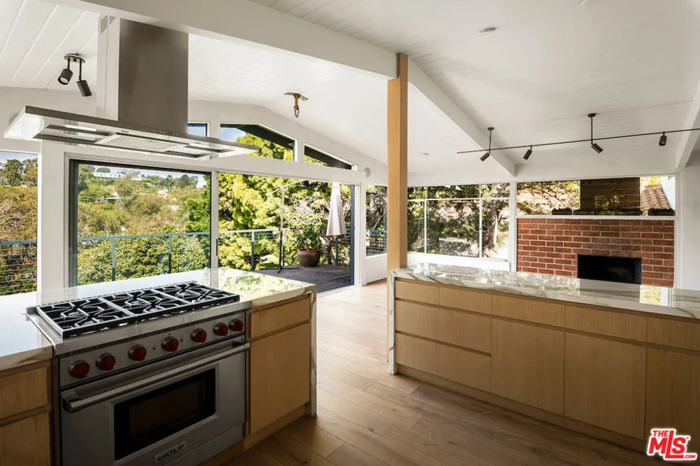 295 Mabery Road Santa Monica, CA 90402