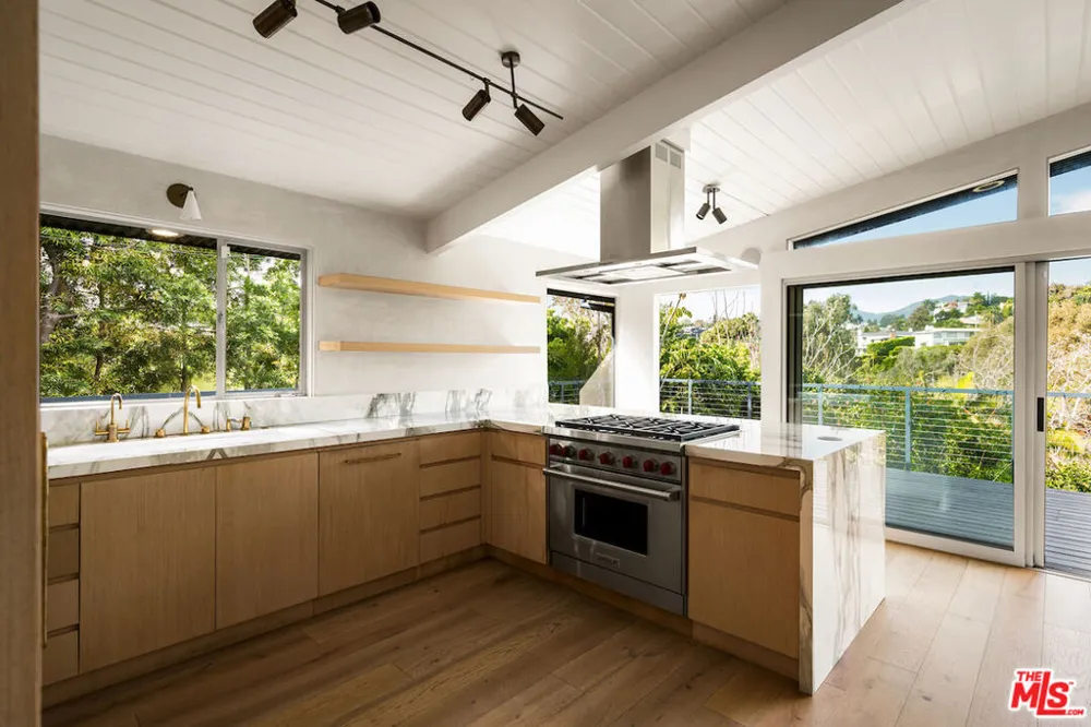 295 Mabery Road Santa Monica, CA 90402