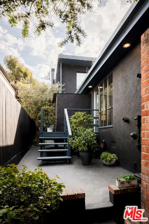 295 Mabery Road Santa Monica, CA 90402