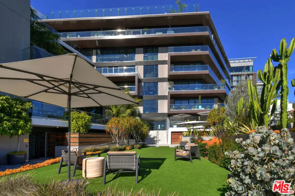 8420 Sunset Boulevard #403 West Hollywood, CA 90069
