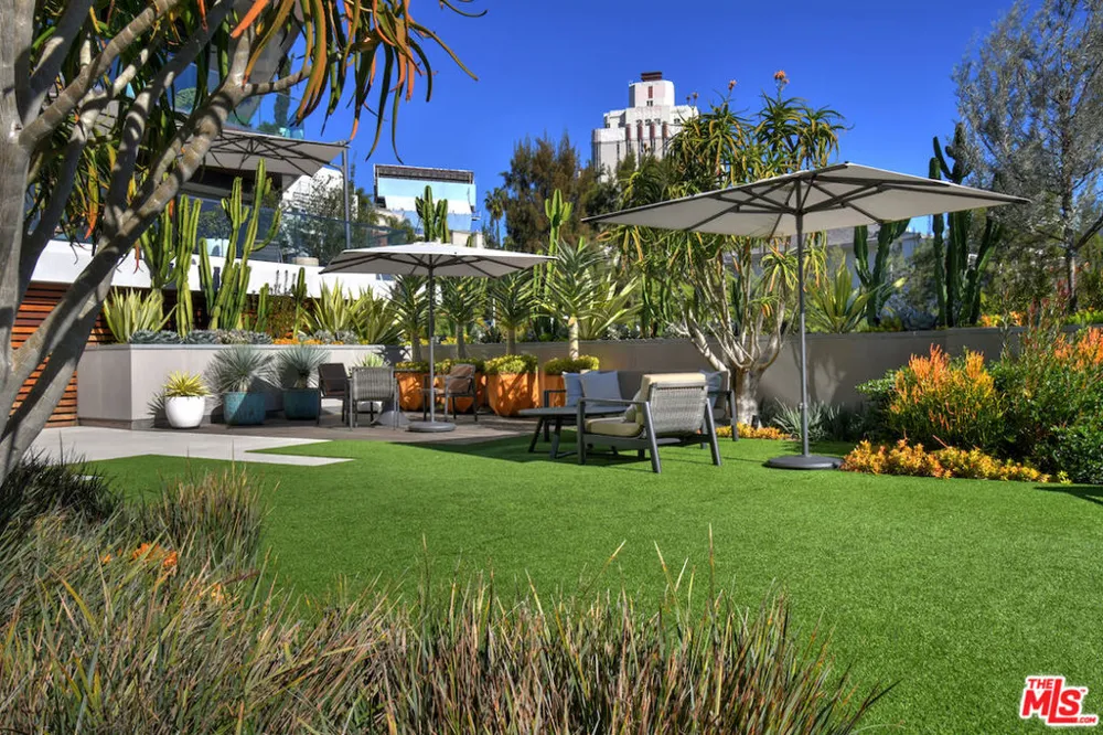 8420 Sunset Boulevard #403 West Hollywood, CA 90069