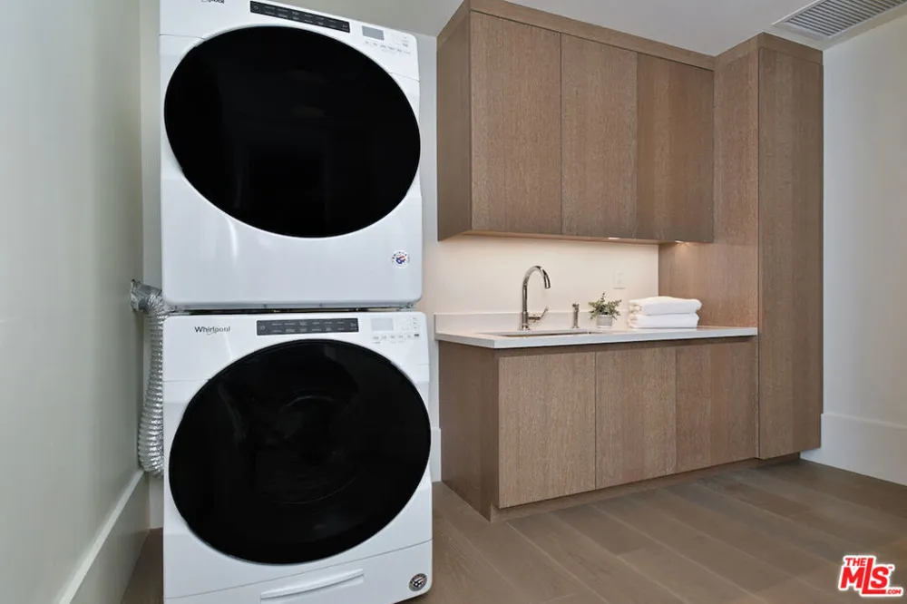 8420 Sunset Boulevard #403 West Hollywood, CA 90069