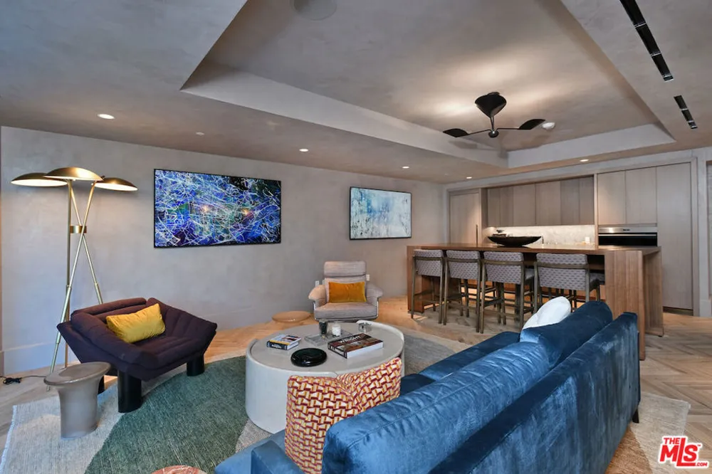 8420 Sunset Boulevard #403 West Hollywood, CA 90069
