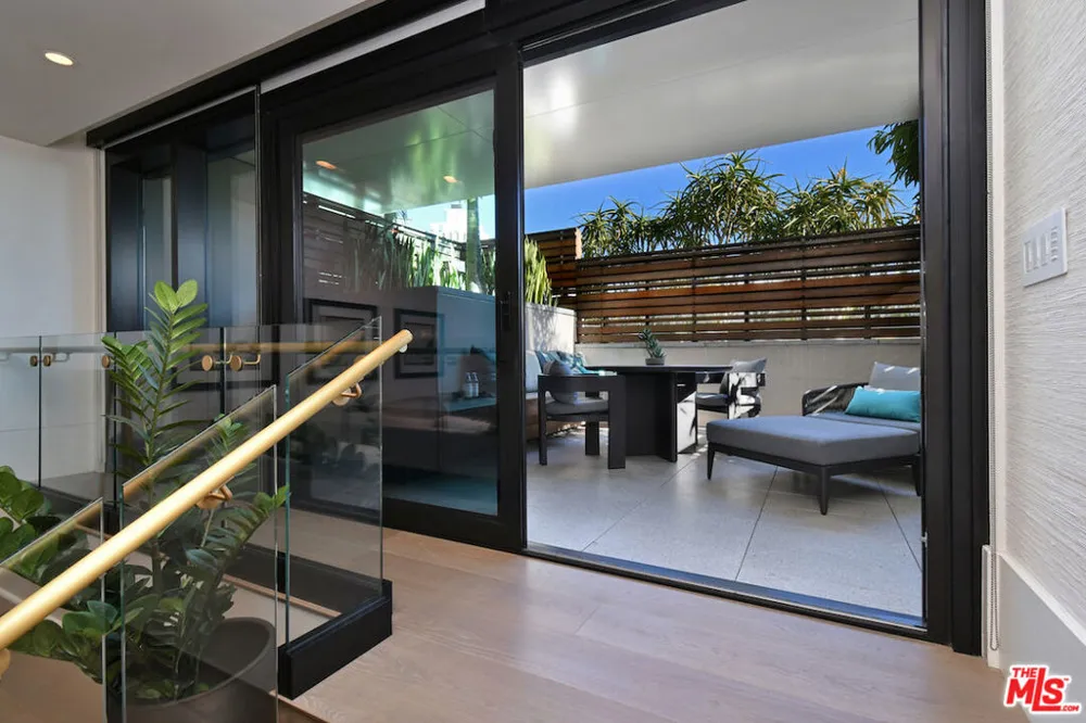 8420 Sunset Boulevard #403 West Hollywood, CA 90069