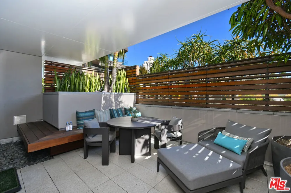 8420 Sunset Boulevard #403 West Hollywood, CA 90069