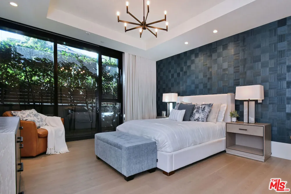 8420 Sunset Boulevard #403 West Hollywood, CA 90069