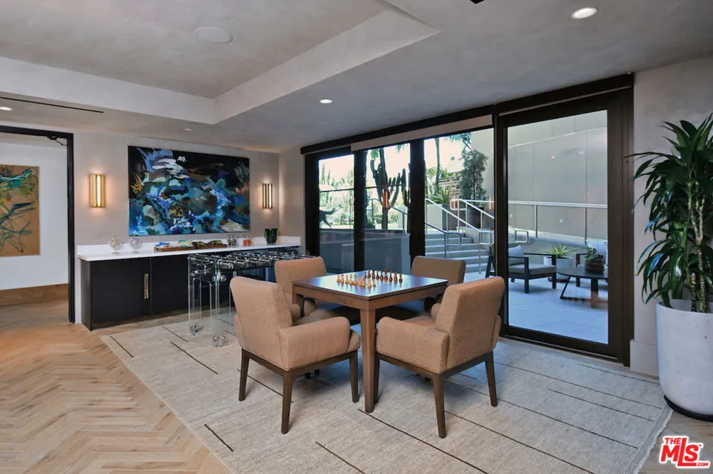 8420 Sunset Boulevard #403 West Hollywood, CA 90069