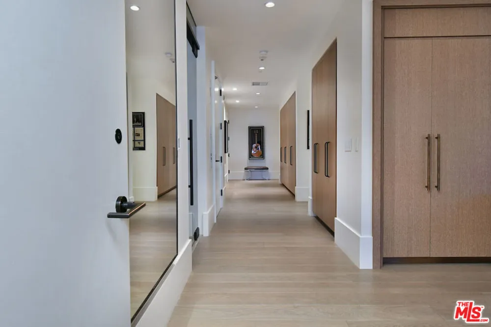 8420 Sunset Boulevard #403 West Hollywood, CA 90069