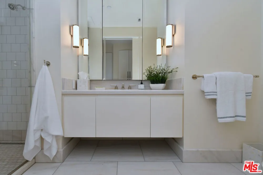 8420 Sunset Boulevard #403 West Hollywood, CA 90069