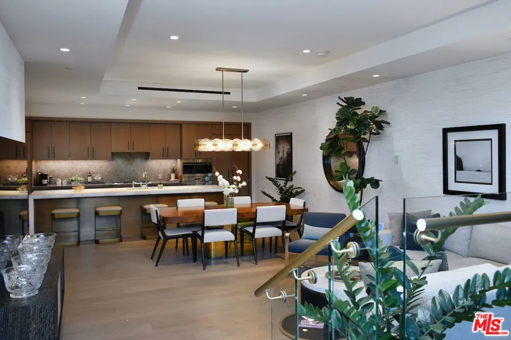 8420 Sunset Boulevard #403 West Hollywood, CA 90069