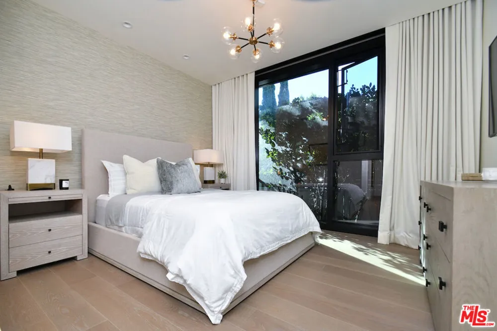 8420 Sunset Boulevard #403 West Hollywood, CA 90069