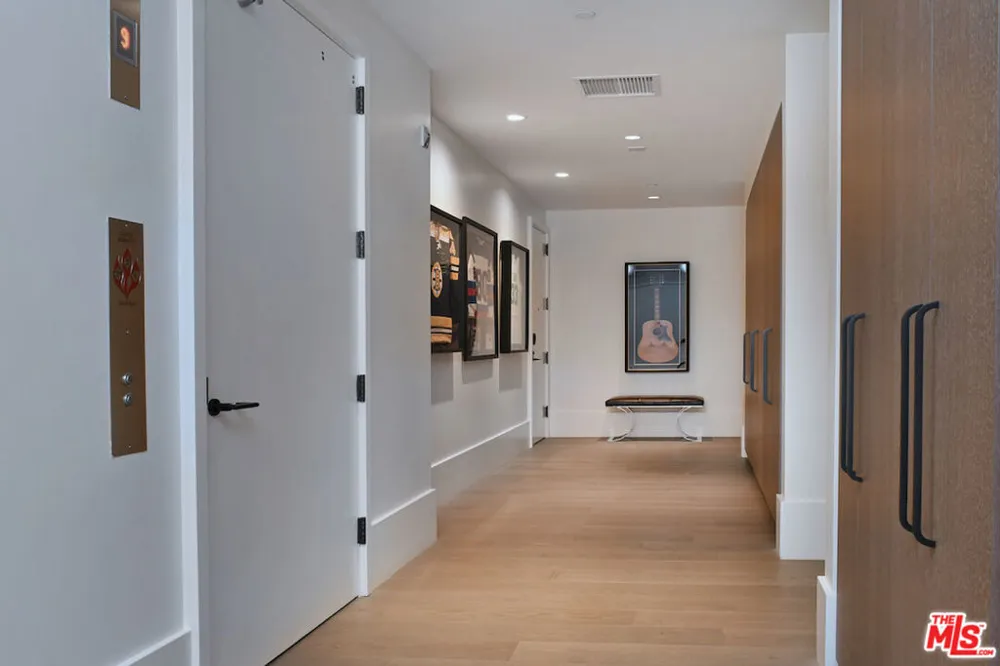 8420 Sunset Boulevard #403 West Hollywood, CA 90069