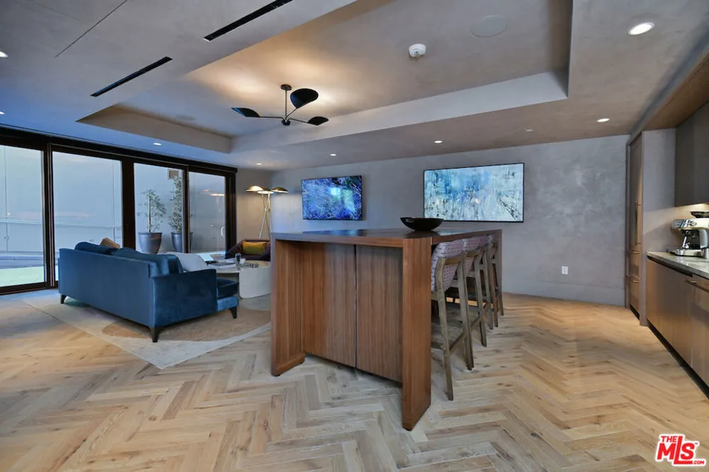 8420 Sunset Boulevard #403 West Hollywood, CA 90069