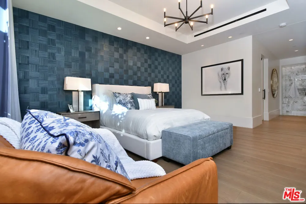 8420 Sunset Boulevard #403 West Hollywood, CA 90069