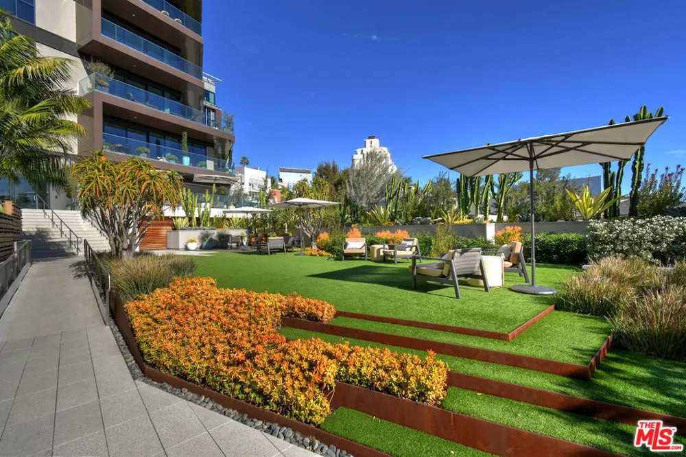 8420 Sunset Boulevard #403 West Hollywood, CA 90069