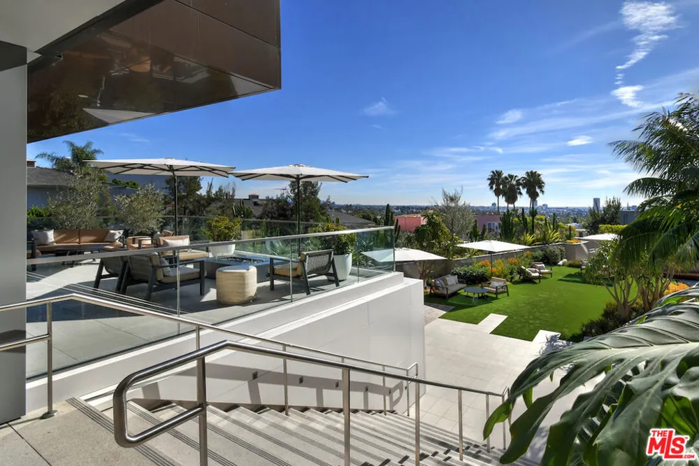 8420 Sunset Boulevard #403 West Hollywood, CA 90069
