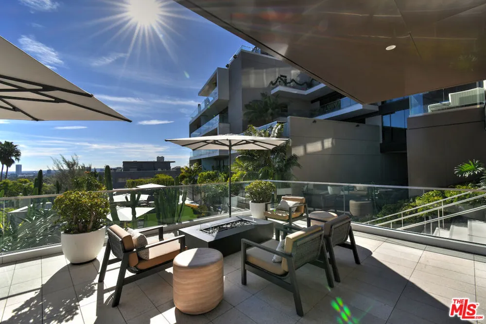 8420 Sunset Boulevard #403 West Hollywood, CA 90069