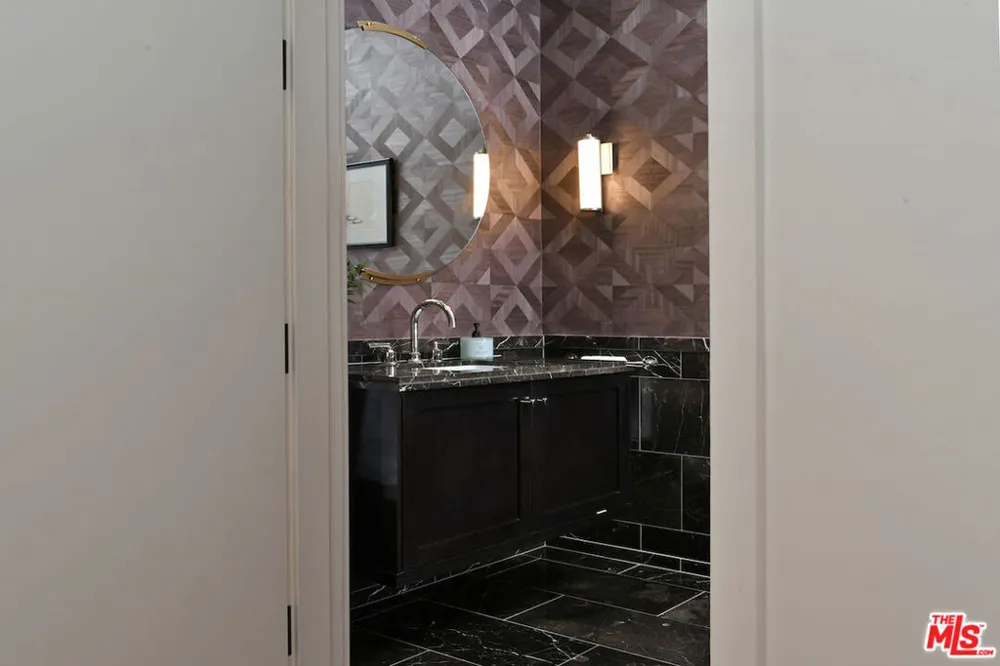 8420 Sunset Boulevard #403 West Hollywood, CA 90069