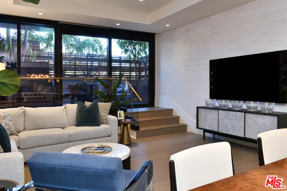 8420 Sunset Boulevard #403 West Hollywood, CA 90069