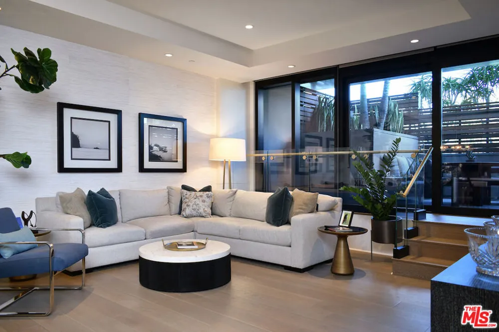 8420 Sunset Boulevard #403 West Hollywood, CA 90069