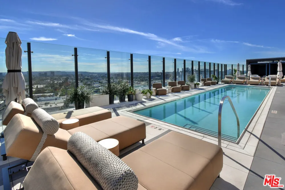 8420 Sunset Boulevard #403 West Hollywood, CA 90069