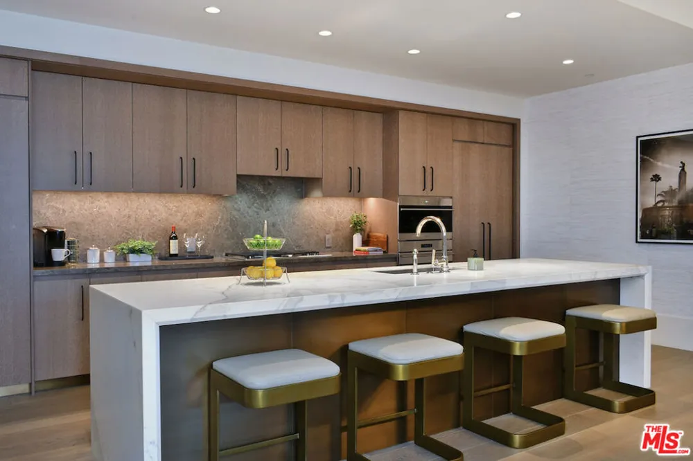 8420 Sunset Boulevard #403 West Hollywood, CA 90069