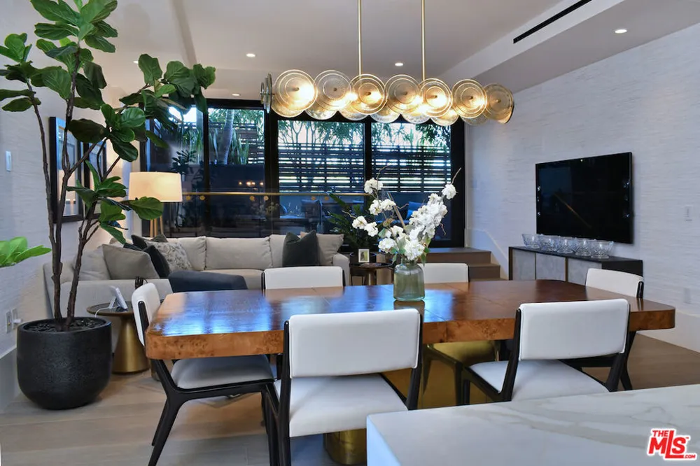 8420 Sunset Boulevard #403 West Hollywood, CA 90069