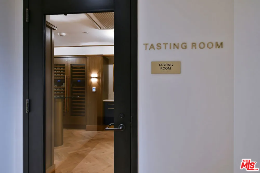 8420 Sunset Boulevard #403 West Hollywood, CA 90069