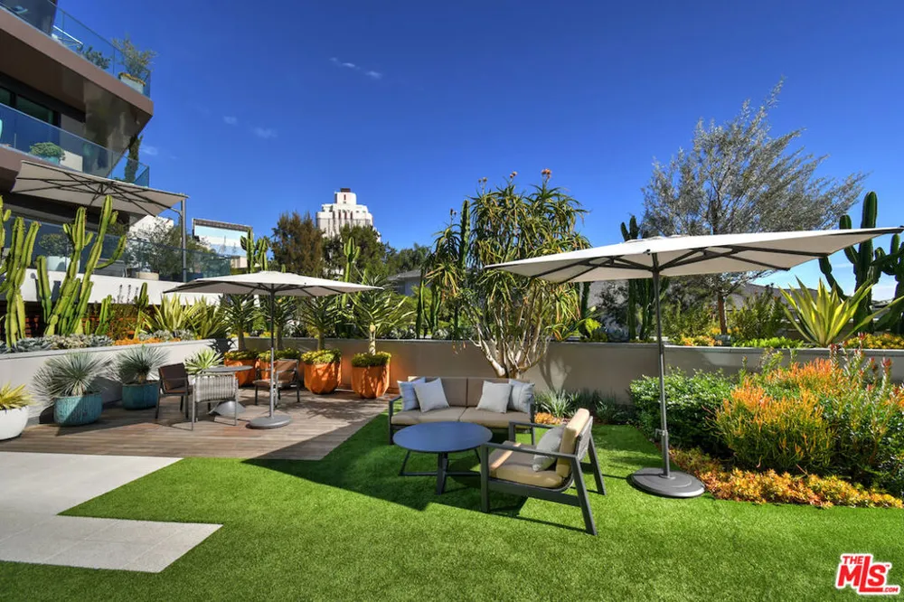 8420 Sunset Boulevard #403 West Hollywood, CA 90069