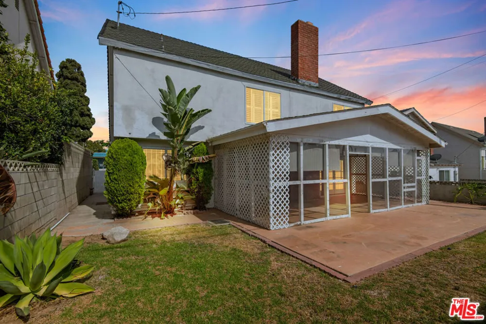 19429 Broadacres Avenue Carson, CA 90746