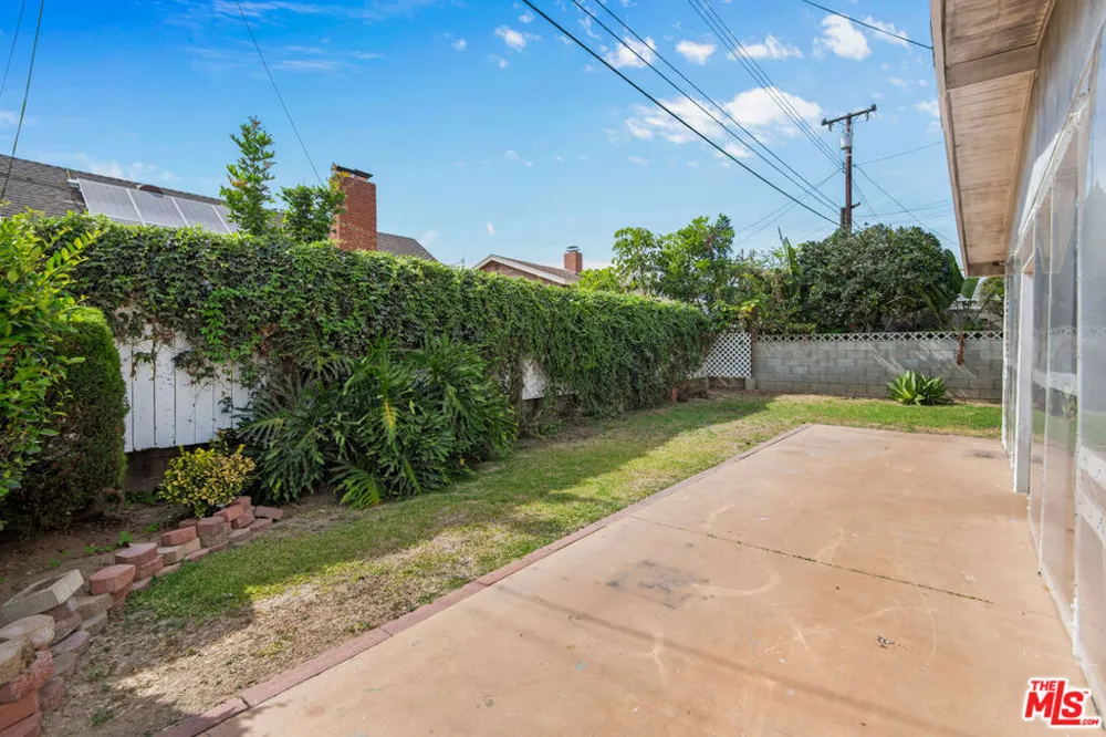 19429 Broadacres Avenue Carson, CA 90746