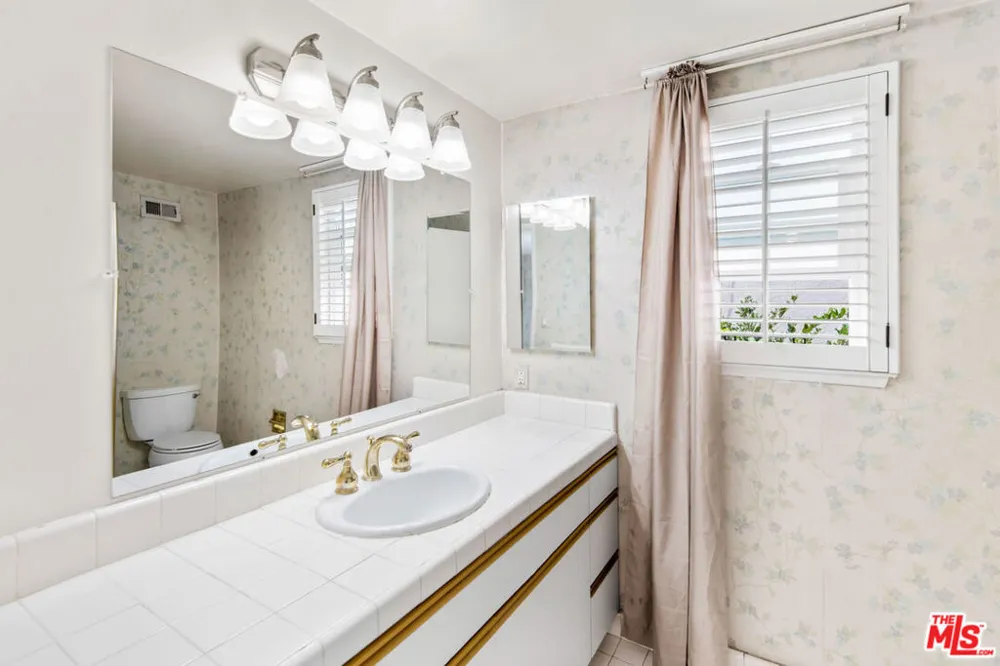 19429 Broadacres Avenue Carson, CA 90746
