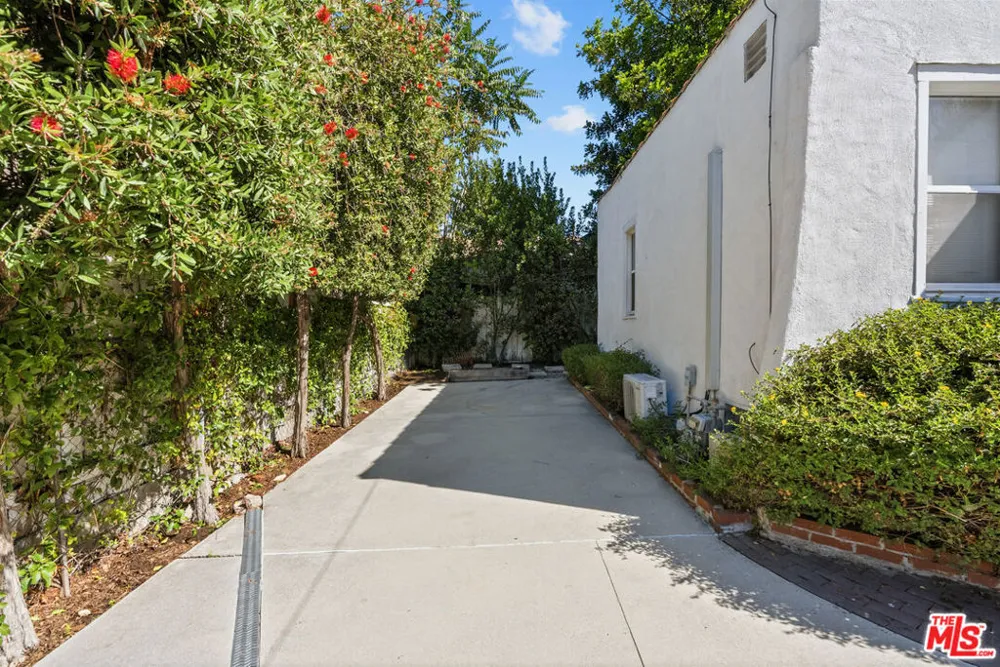 55 W Washington Boulevard Pasadena, CA 91103