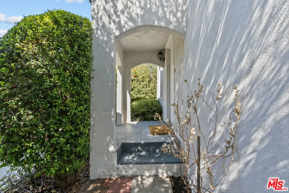 55 W Washington Boulevard Pasadena, CA 91103