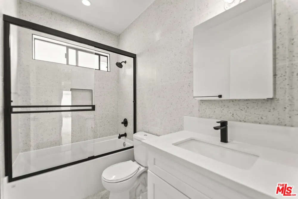 1264 9th Street #B Santa Monica, CA 90401
