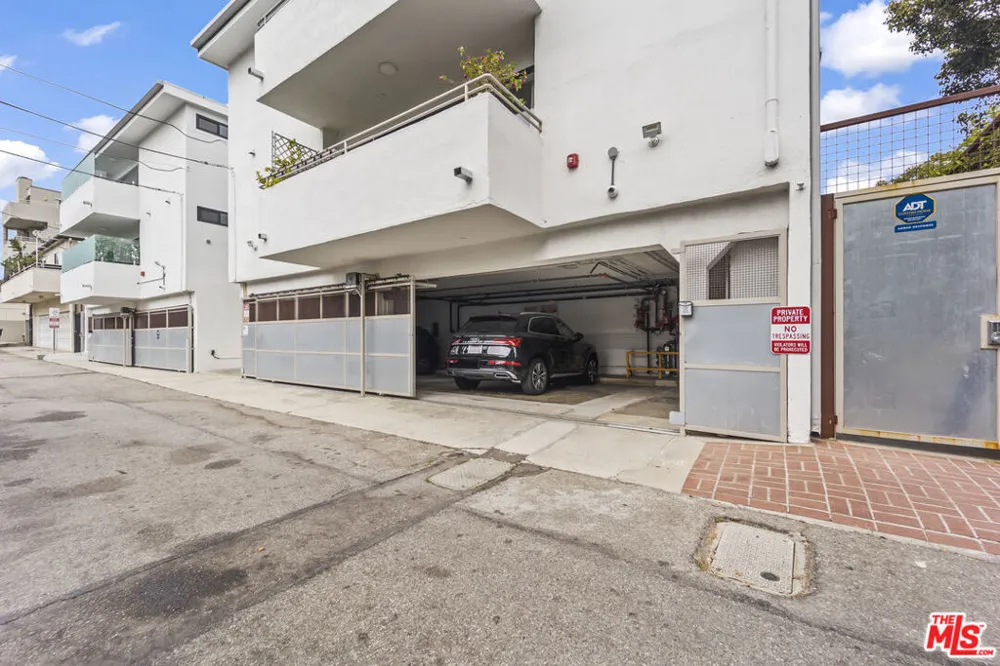 1264 9th Street #B Santa Monica, CA 90401