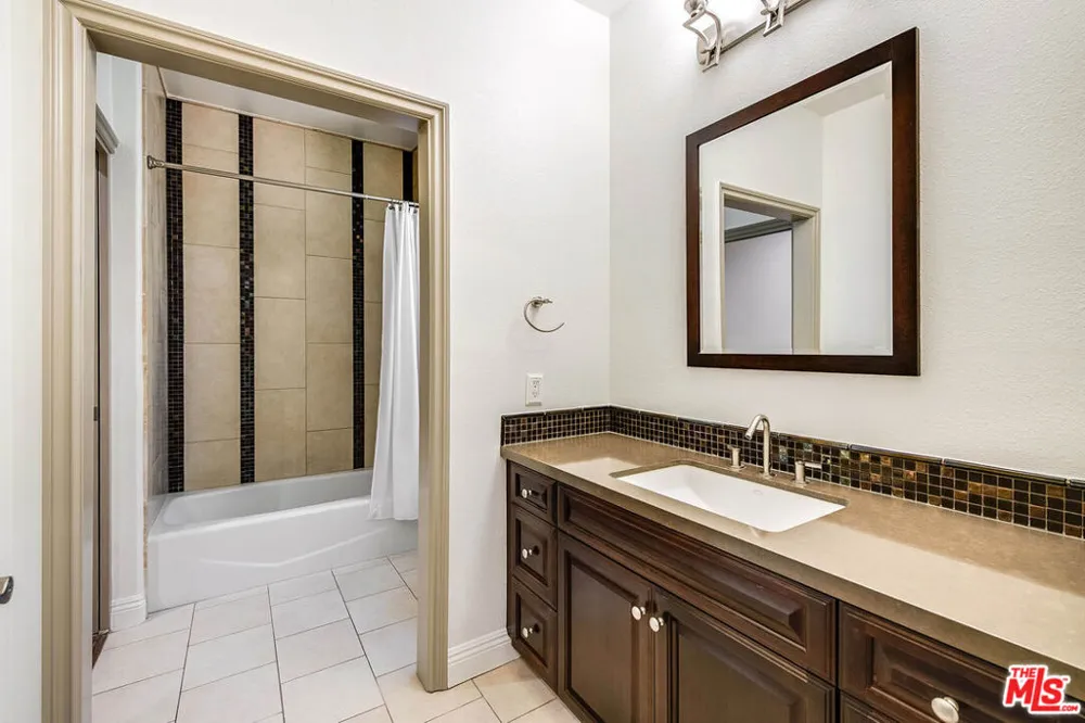 4805 Bellflower Avenue #104 Los Angeles, CA 91601