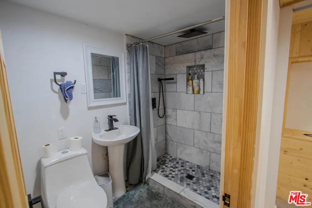 253 Imperial Avenue Sugarloaf, CA 92386