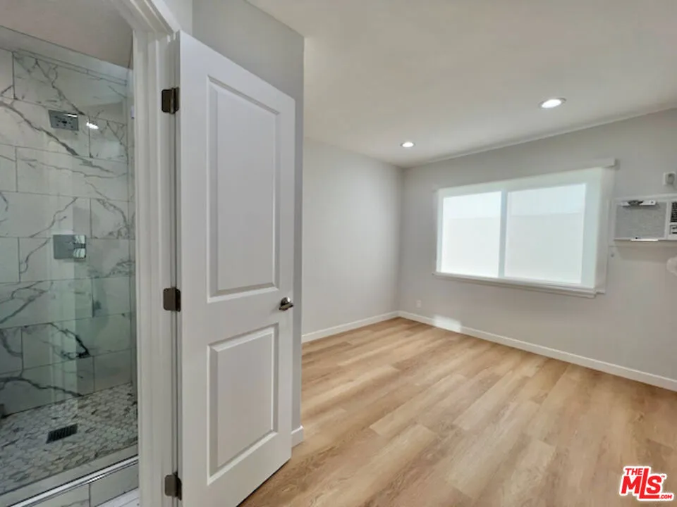 901 S Barrington Avenue Los Angeles, CA 90049