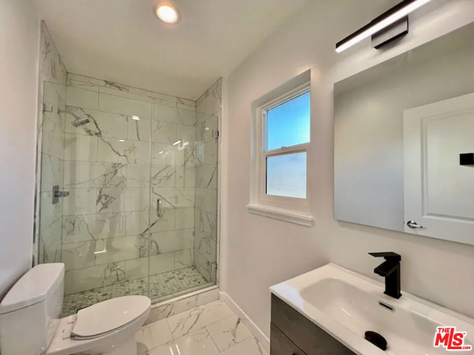 901 S Barrington Avenue Los Angeles, CA 90049
